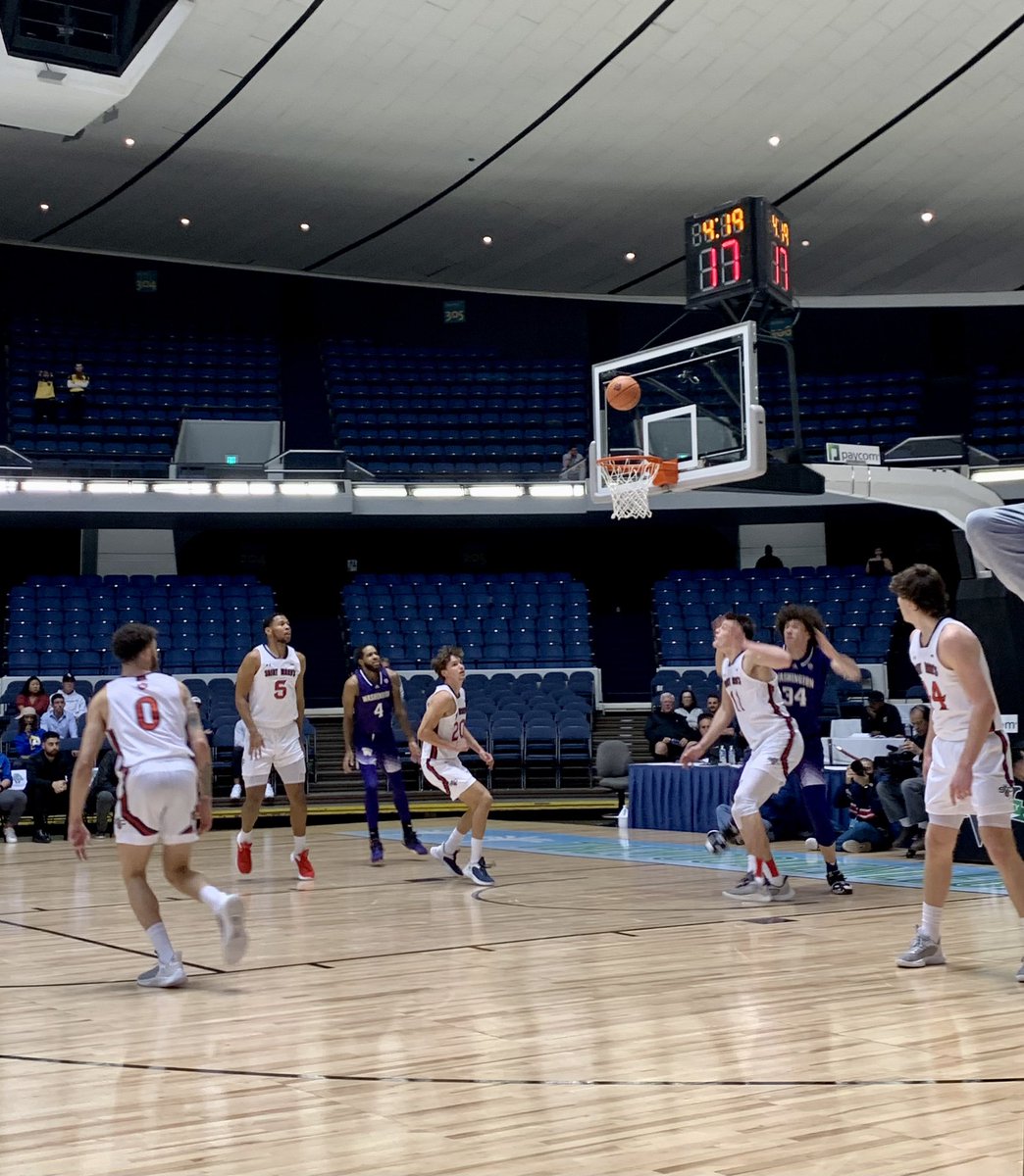 28-22 <a href="/UW_MBB/">Washington Men's Basketball</a> takes the lead into halftime ☄️ 
Both teams going strong!

#CBB #CollegeBasketball #Basketball #PaycomWoodenLegacy #WoodenLegacy #FeastWeek #ESPNEvents #paycom