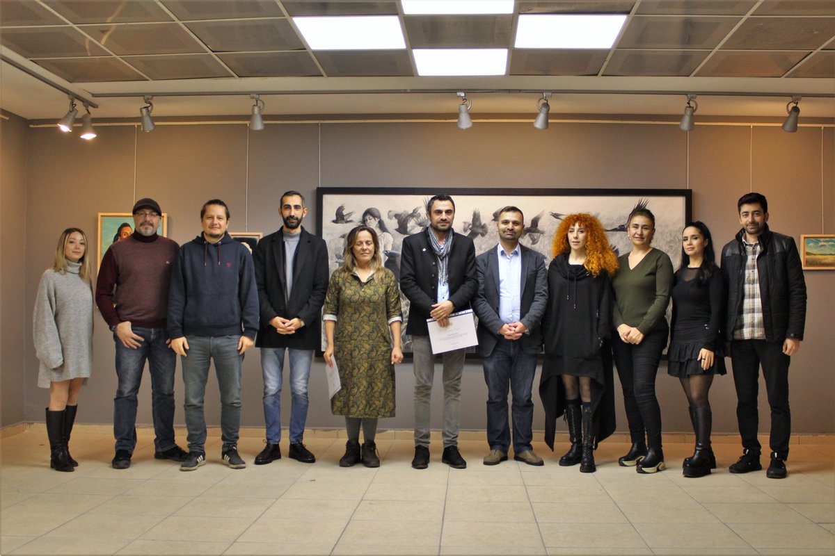 gsf_kou's tweet photo. KOÜ Plastik Sanatlar Sanatta Yeterlilik Programı öğrencilerinden Ufuk Muslu’nun “Varoluşsal Kodlamalar” adlı kişisel resim sergisi, Dr. Öğr. Üyesi Yasemin Sarı Bayer küratörlüğünde Antre Sanat Galerisi’nde 24 Kasım 2022 saat 14:00’te izleyicinin beğenisine sunuldu. @kou92official https://t.co/pmDEenFLcQ