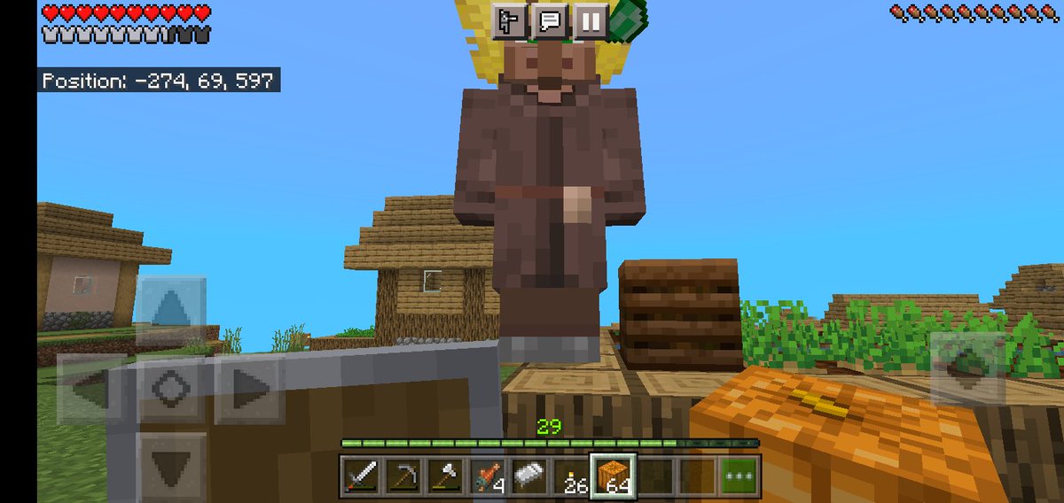 Proman77183525's tweet photo. @CoptaineMC I encountered a villager's bug when You carry items to trade with villagers, the villagers become bigger. https://t.co/tIF8LenFCM