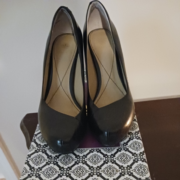 CAMPOS17's tweet photo. So good I had to share! Check out all the items I'm loving on @Poshmarkapp from @glendamooreclnc #poshmark #fashion #style #shopmycloset #isola: https://t.co/uNXW6J6Lv4 https://t.co/Gq6k70aqeG