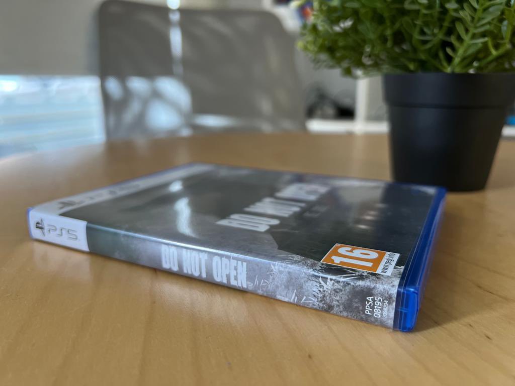 AdriaHernan's tweet image. Un camino largo y difícil llega a su fin. #DoNotOpen llega a las tiendas en físico, un sueño que jamás creí realizar. El trabajo de Mike, Pedro, José o Javi ha sido enorme. Disfrutadlo. Espero que reconozcáis el trabajo que hay detrás de un juego y no seáis duros con sus taras 😊