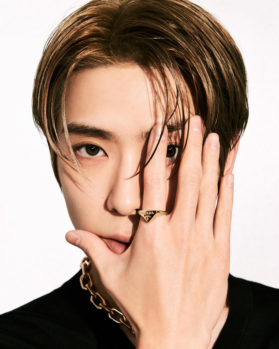 JJHLOOKS's tweet image. jaehyun is gorgeous