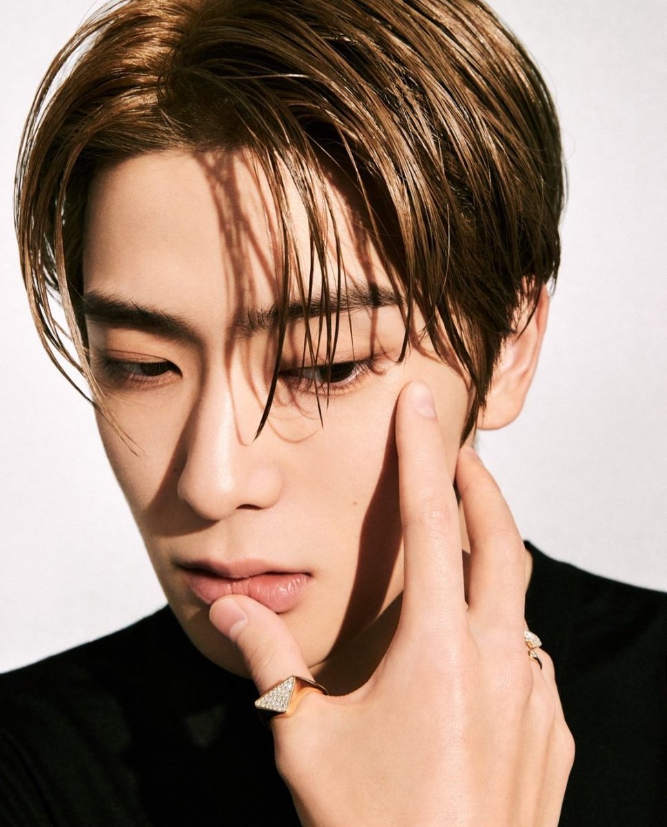 JJHLOOKS's tweet image. jaehyun is gorgeous