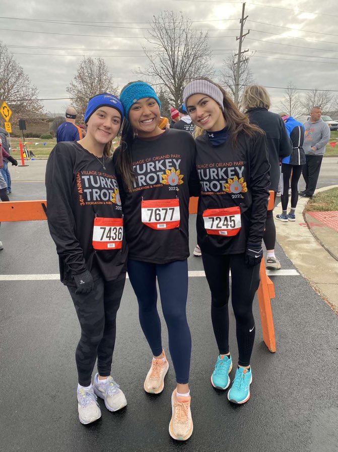 So proud of these girls with their early morning Thanksgiving run! 🦃🧡
