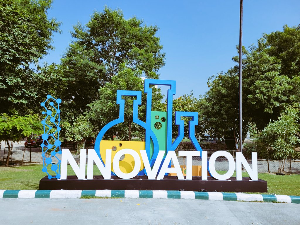 narottamsahoo's tweet photo. A young #mind is the sharpest mind. It #learns quick and acts quicker.
@InfoGujcost has set up #DesignLabs as a platform for these young minds to #experiment and #innovate, and come up with something #extraordinary.
They have picked #machines over #books and #ideas over #words. https://t.co/WbD6aRk5ih