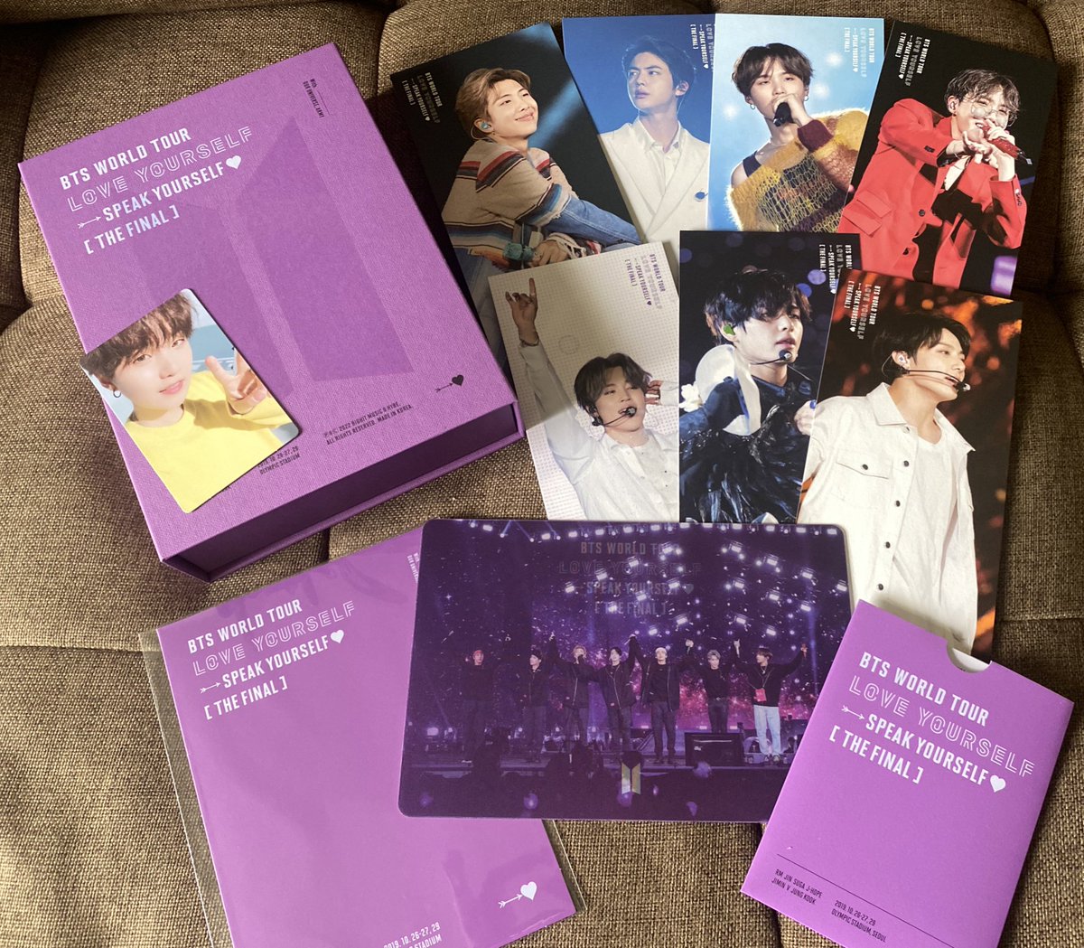 taeseokjinkook's tweet photo. my daegu boys came home! kakakilig mag-unbox! super smooth transaction and grabe nakakakilig talaga. ๐ all the love as always, @bts7borahae7 ๐ฅน๐ซถ๐ฝ
๐: #louiseparcels
#bb777proofs https://t.co/jP8o7oVVqc