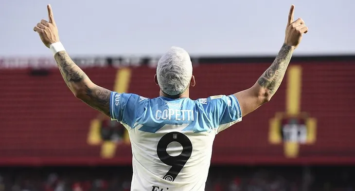 StatsFA's tweet photo. Enzo Copetti marca ante Colon por Liga Profesional🏆un gol y llega a 31 en Racing🔵⚪️en 93PJ en el club

Suma 32 goles en Primera:

Racing [31]
Atletico de Rafaela [1] https://t.co/iwHTObGYEi