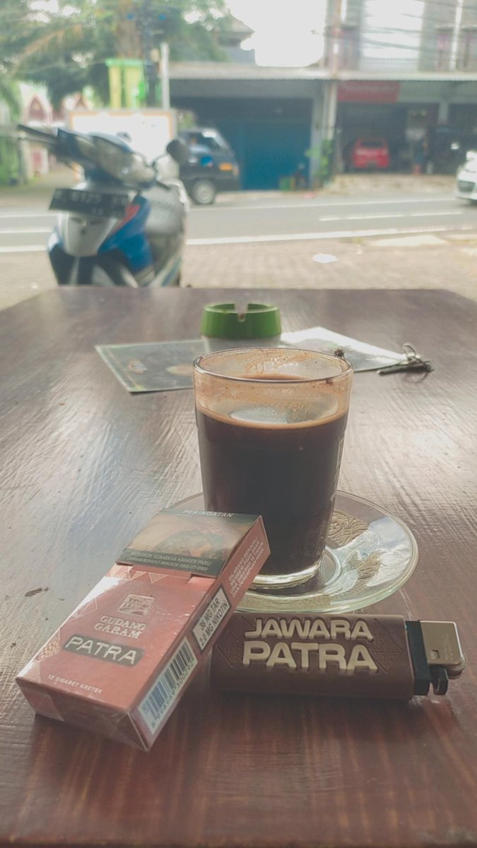 Jemuah kliwon <a href="/KomunitasKretek/">Komunitas Kretek</a> sugeng injing min ☕