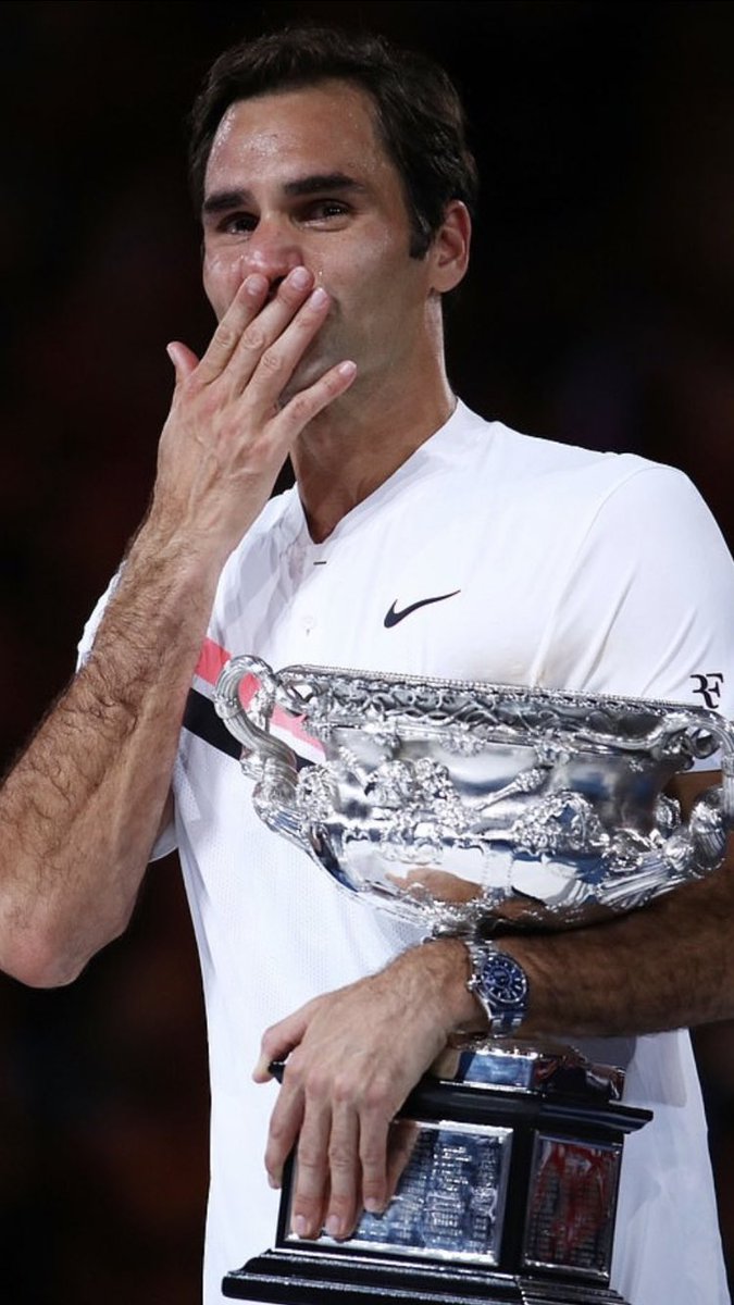 danicara77's tweet photo. Happy #FedererFriday 😊
Miss this moment 😘🏆😢
#RForever
#FedererFriday https://t.co/fWm7JeuY41