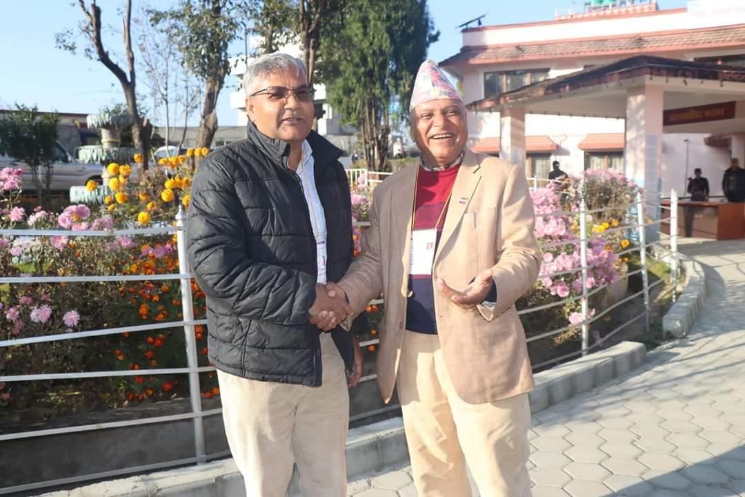 मान्छेहरुले 70करोडको ठ्याइ ठ्याइ गरि रहे तर काभ्रे गएनन् उहाले2/2वटा त बिश्वविद्यालय लगेका छन् ।स्मार्ट सीटी बनाउन 3 अर्ब बजेट पारे । मीडीया विधेक ल्याएर बिदेशी बिज्ञापन बन्द गराए ।  5 बर्षमा 21 सय करोड बजेट काभ्रे लगे काम गरेका छन् । 
<a href="/GokulPBaskota/">Gokul Prasad Baskota</a> <a href="/RJ_Kshetri/">एमालेकोअभिमन्यु</a> <a href="/realpbhattarai/">Pradip Bhattarai</a>