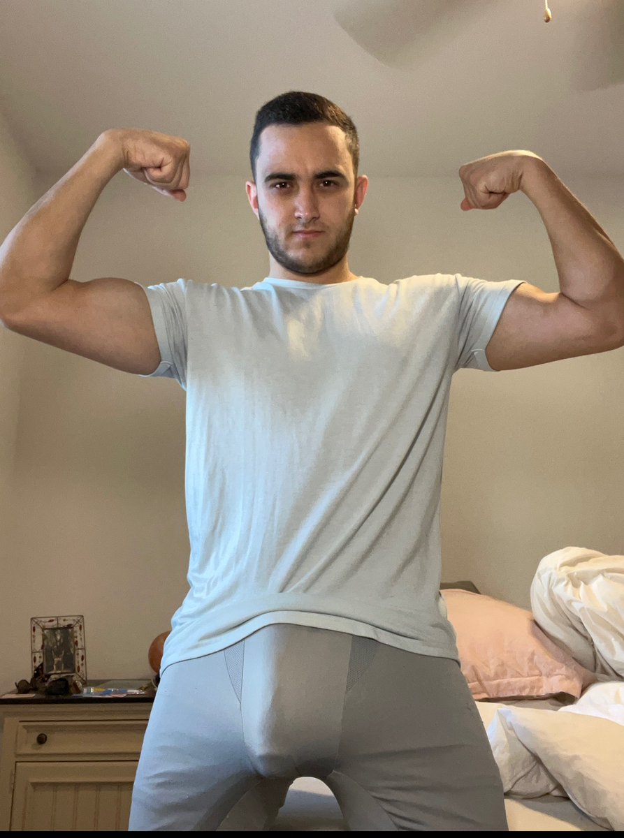 rosetristan2008's tweet photo. Anyone want to hit the gym then do some cardio in my room? https://t.co/zLbaHMNgEn