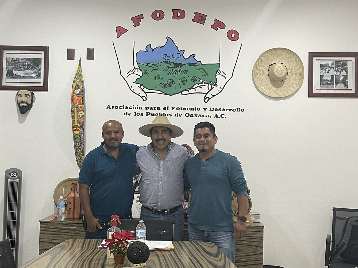 afodepoac's tweet photo. Haber platicado con Rafael Velásquez García, Presidente Municipal de San Juan Quiotepec, Ixtlán y su Síndico me llenó de entusiasmo porque analizamos el avance de los proyectos y acciones para el aprovechamiento de los recursos naturales y el desarrollo de este #pueblo #AFODEPO https://t.co/iTFaYqsbpU
