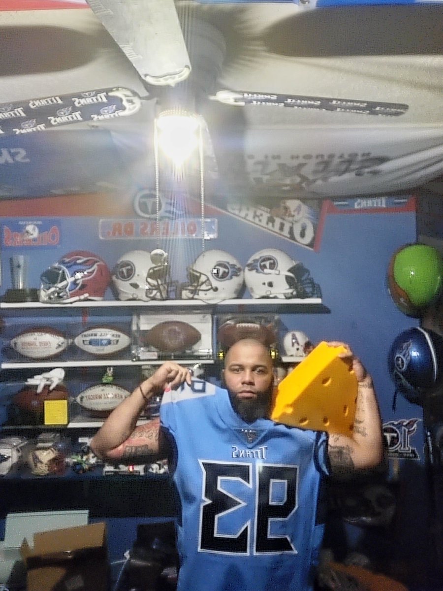 CADILLACG33's tweet photo. Still felling cheesy 🧀 🤣 @speedboy_te75 @Titans @packers #GoPackGo #Titans #titanup #tennessee #TNF #TNFonPrime #TENvsGB #lambeau #victory #win https://t.co/THGuUyOcDI