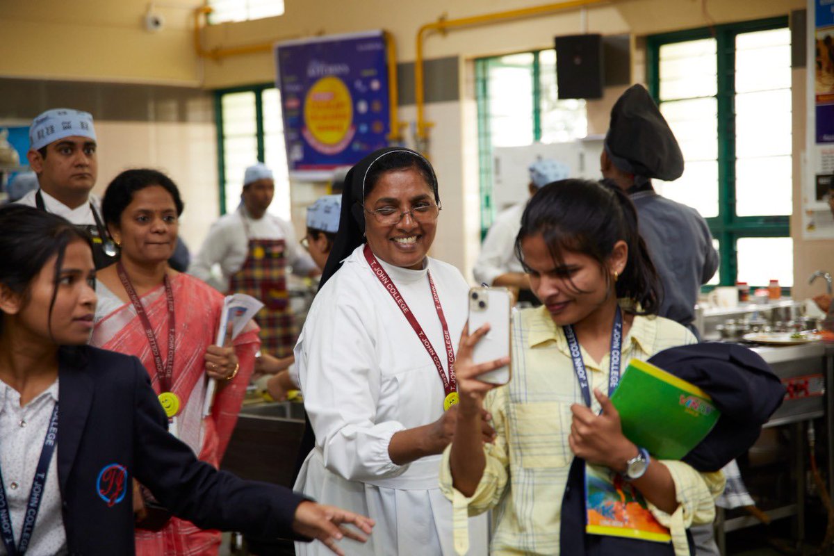 KitchenBetter's tweet photo. An #Astonishing #Event held in #Bengaluru
We've had a #blast in our #Fifth city with such #enthusiastic,amazingly #talented #students. #everestbkcc #season4 #buddingchefs #talenthunt #betterkitchen https://t.co/uDbV4QxJTV
