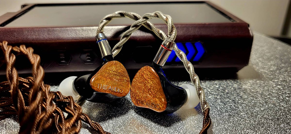 Linsoul_Audio's tweet photo. "Here not only the optics fit together. Also sonically, the two make an absolutely cool combination." — @Tzar_style
More photographs taken by an avid #THIEAUDIO fan. 🎶
#monarchmkii #PhotoOfTheDay
#audiophile #iems https://t.co/sz03xdgsyR