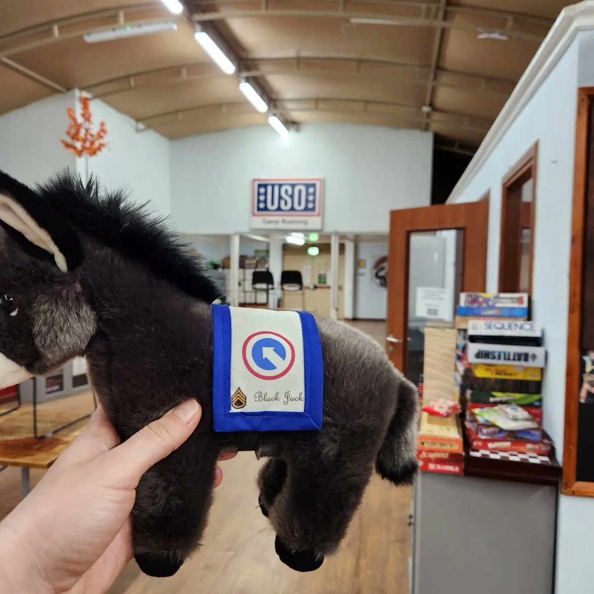 1Programs's tweet photo. Mini Blackjack visited USO Camp Buehring with MG Michel Russell, Mrs. Lori Burney, SGT Evyan Arce, LTC Chris Nohle and CSM Albert Richardson.  

A BIG  SHOUT-OUT  to the USO for their selfless service to all military branches! 
#MiniBlackjacksAdventures #MiniontheMove @1stTSC_CSM https://t.co/tPF6vjvRDE