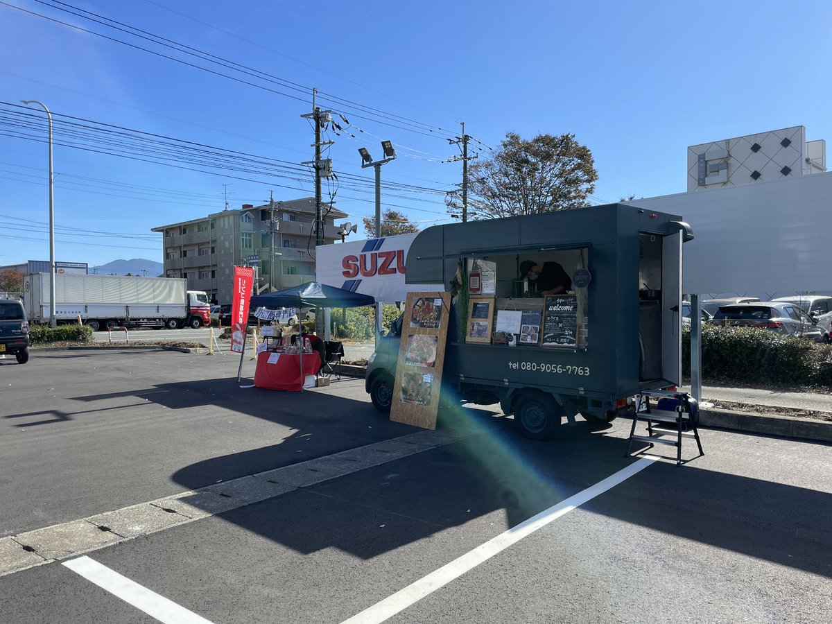 flat7yatsushiro's tweet photo. 【イベント情報】
元気に開催中です♬
本日のキッチンカーは  #王様サンド  #Ocean  #tepee  #あっぷるほっぺ の4店舗が出店中です！
子どもさんも楽しめる お菓子つかみ取りもあります！ https://t.co/B3xp3mTFe6