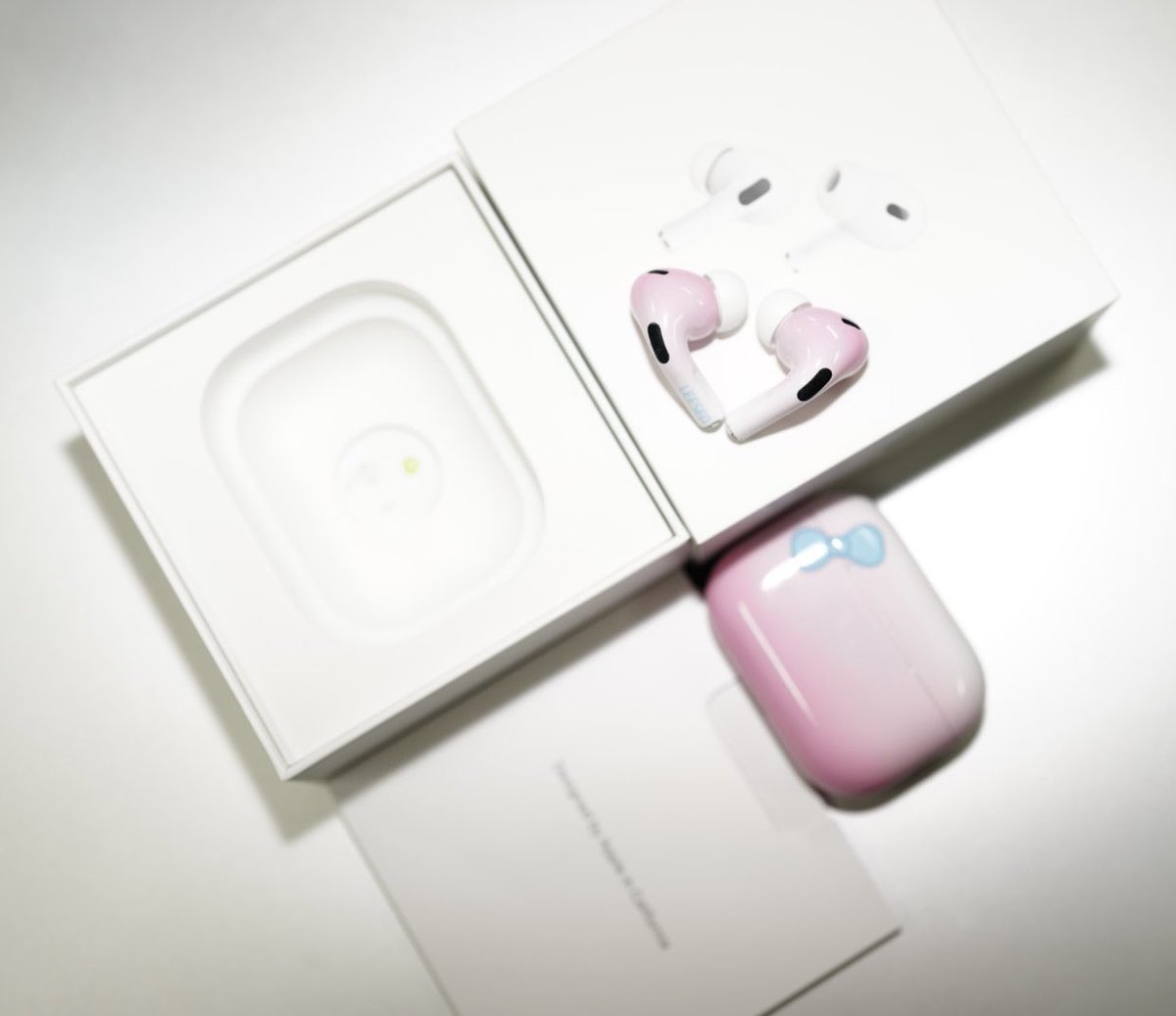 Blooming First Anniversary

다가오는 12월 1일, 아이브와 함께한지 1년째 되는 날. 함께 걸어온 365일을 추억하고 앞으로 펼쳐질 날들을 기대하며 이서에게 간단한 선물들을  전달했습니다.

함께한 1년보다 함께할 더 많은 시간들을 바라보면서 매일매일 행복하길 바라🥰