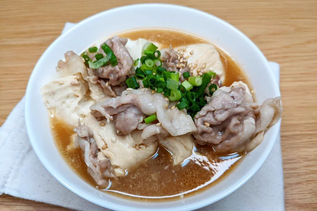 身体がほかほか温まる！冬にぴったり「ぶた肉の旨辛豆腐」。