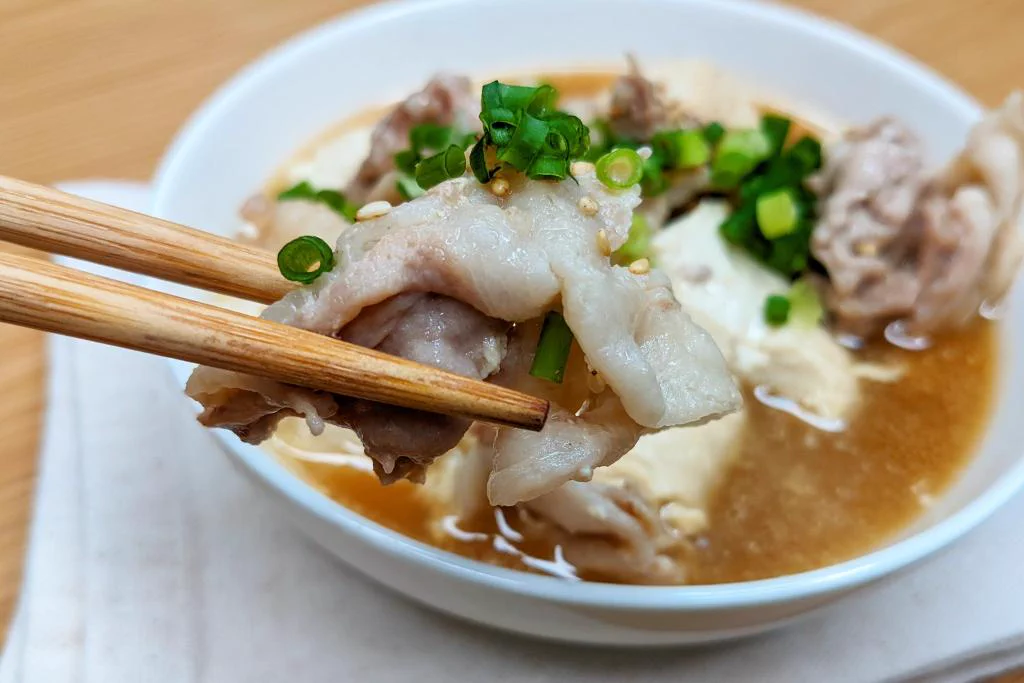 身体がほかほか温まる！冬にぴったり「ぶた肉の旨辛豆腐」。