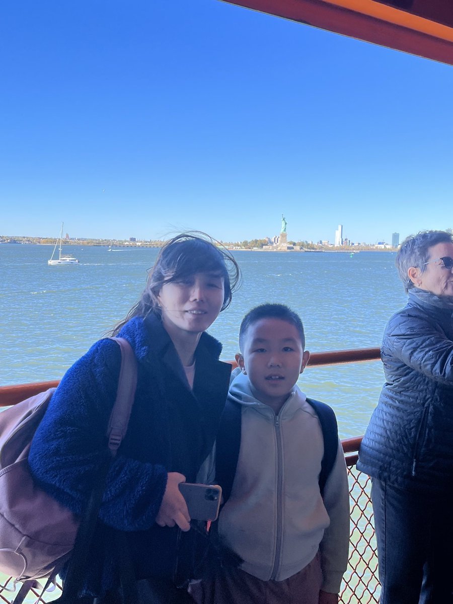 zijuan_chen's tweet photo. #谢谢你们！一个月前的今天，我带着孩子来到了美国。这是一个艰难的决定。放弃了亲人，放弃了工作，以及前半生一切的努力！
但我不想让我的孩子在中国长大，他和常玮平一样善良，有正义感，《辩护人》中那个被打死的青年学生不时出现在我的脑海中。

今天是感恩节，感谢所有关注常玮平和帮助我们的人💗 https://t.co/HpYOQlt5jD