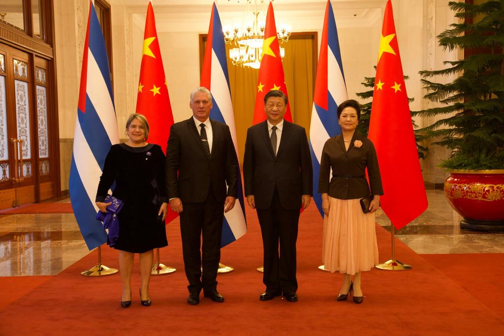El Presidente <a href="/DiazCanelB/">Miguel Díaz-Canel Bermúdez</a> es recibido en ceremonia oficial en el Gran Palacio del Pueblo por su  homólogo chino, Xi Jinping. <a href="/MINCEX_CUBA/">MINCEX🇨🇺</a>