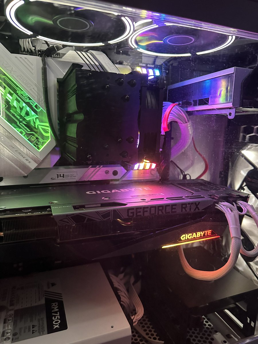 PradaG999's tweet photo. A new motherboard, new CPU, 4 ram sticks and just a lil sum extraโฆ. A 2 TB m.2 SSD ๐ค #ComebackKing #BlackFriday #PCLyfe https://t.co/AIU0o3rT92