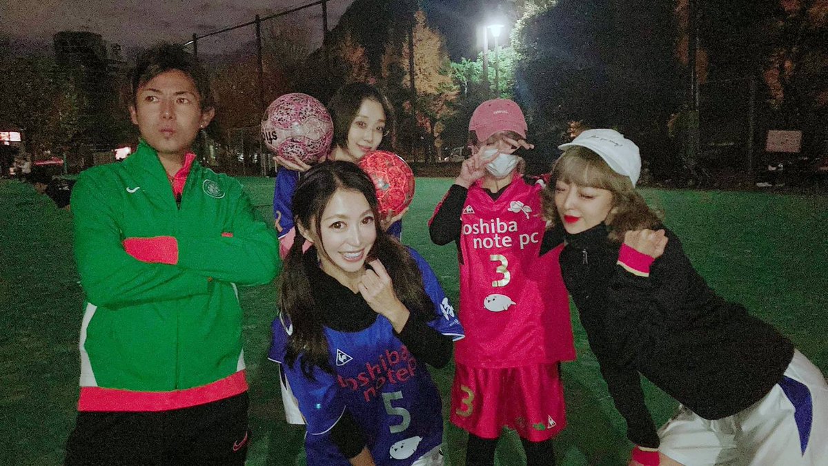 OMIASHIchula's tweet photo. 昨日のchula練は
久々の闇練でした🌃⚽️✨

W杯の余韻に浸りながら
コーチスパルタ指導の元
実りある練習になりました♪̊̈♪̆̈

12月大会は中止になっちゃったけど
次回大会に向けて猛特訓中🔥🔥🔥
#futsal #OMIASHIchula #闇練 https://t.co/KtYAP8Jd3u