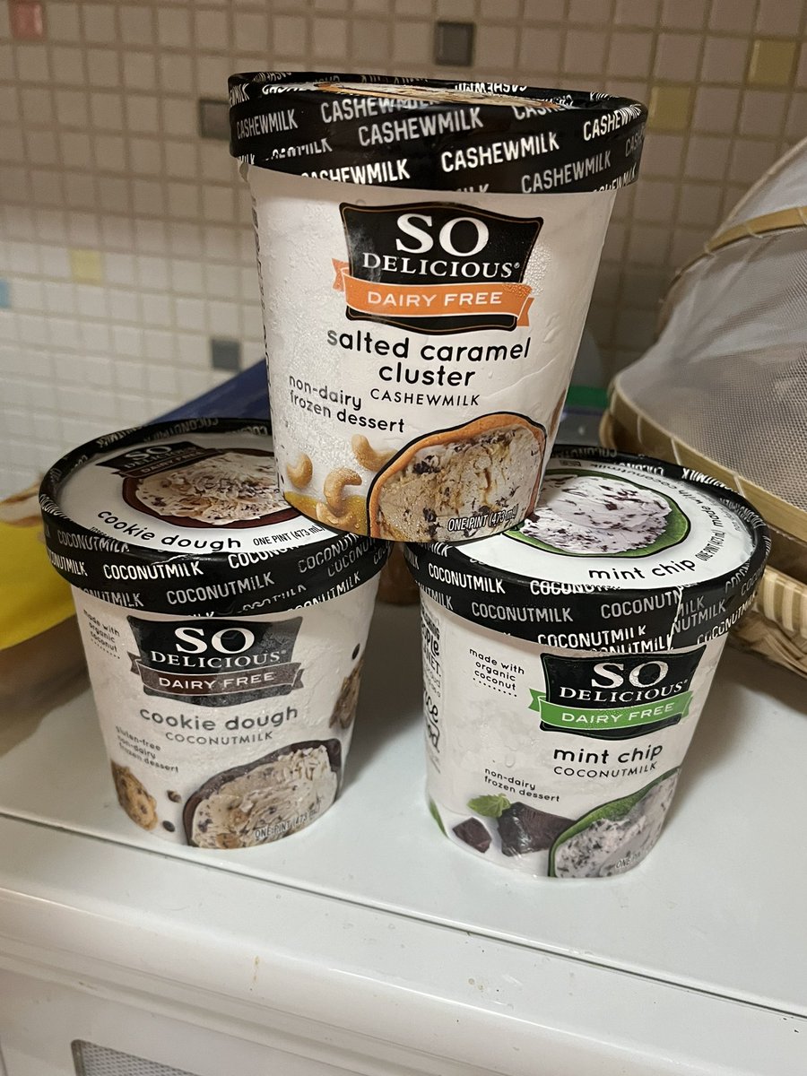 vyrthandi's tweet photo. my favorite flavor is soyboys &amp; cream
#Transgiving 🦈🦈🦈 https://t.co/MEpalB2TZB