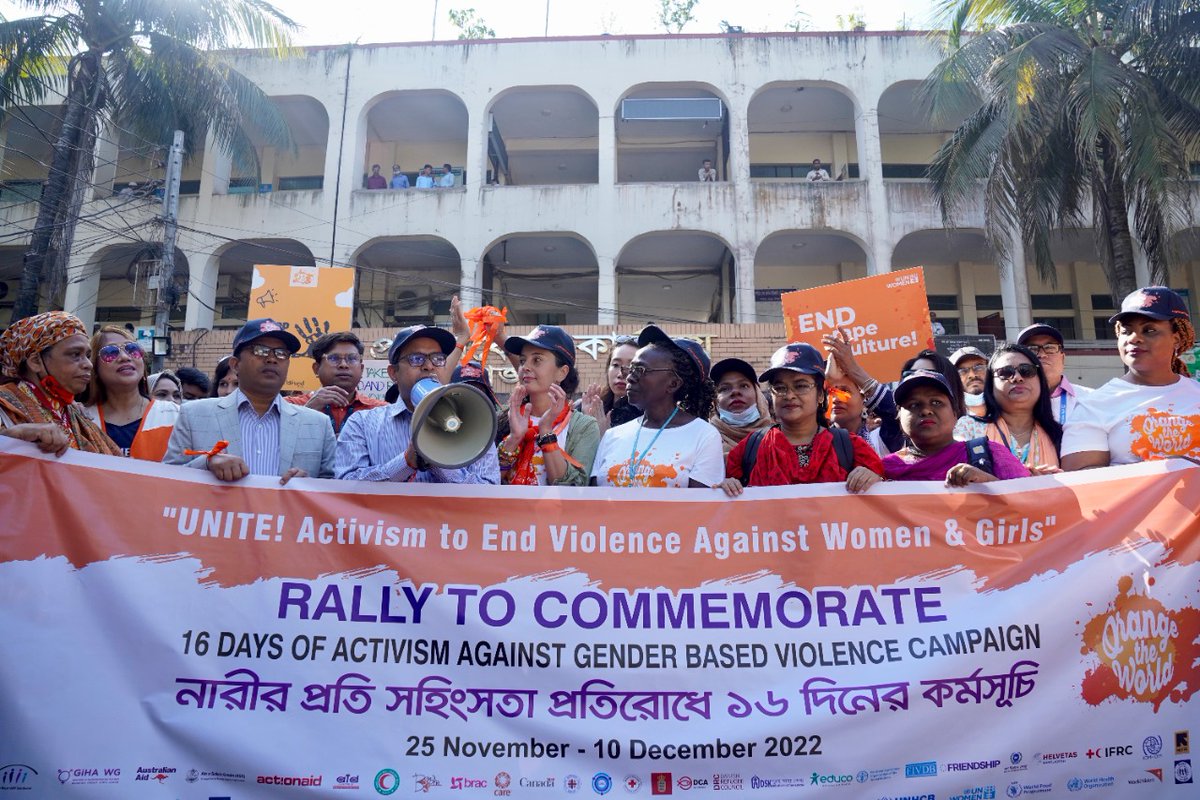 RohingyaResp's tweet photo. ▶️ Violence against women and girls is a global🌍 and urgent⚡️crisis.
✊🏼The 16 Days of Activism Against #GenderBasedViolence campaign in Cox's Bazar launched with a public march, rally and photography exhibition at #Laboni Beach.
#16Days #OrangeTheWorld #EndGBV #UniTE https://t.co/PQXWkqp5l5