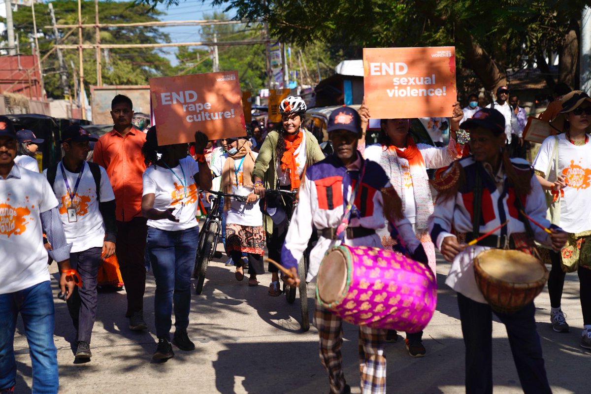 RohingyaResp's tweet photo. ▶️ Violence against women and girls is a global🌍 and urgent⚡️crisis.
✊🏼The 16 Days of Activism Against #GenderBasedViolence campaign in Cox's Bazar launched with a public march, rally and photography exhibition at #Laboni Beach.
#16Days #OrangeTheWorld #EndGBV #UniTE https://t.co/PQXWkqp5l5