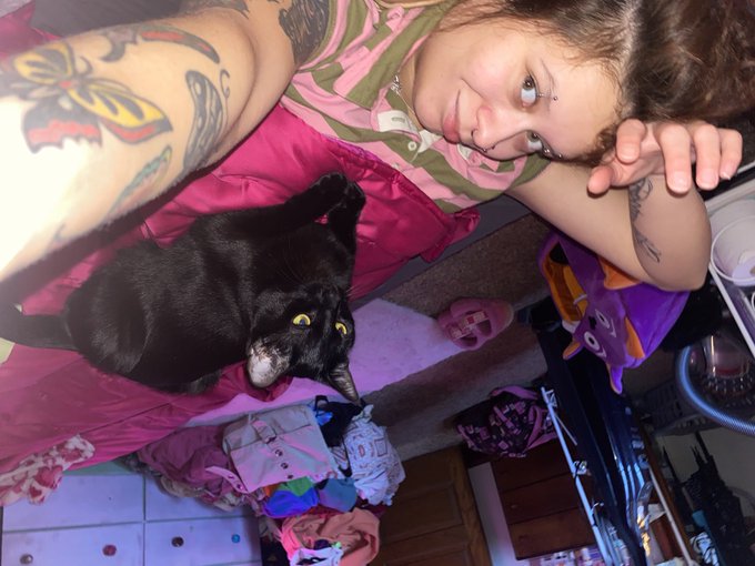 We stare at each other every morning arguing over who is the prettiest 🙈 https://t.co/xs8TB6ZApr