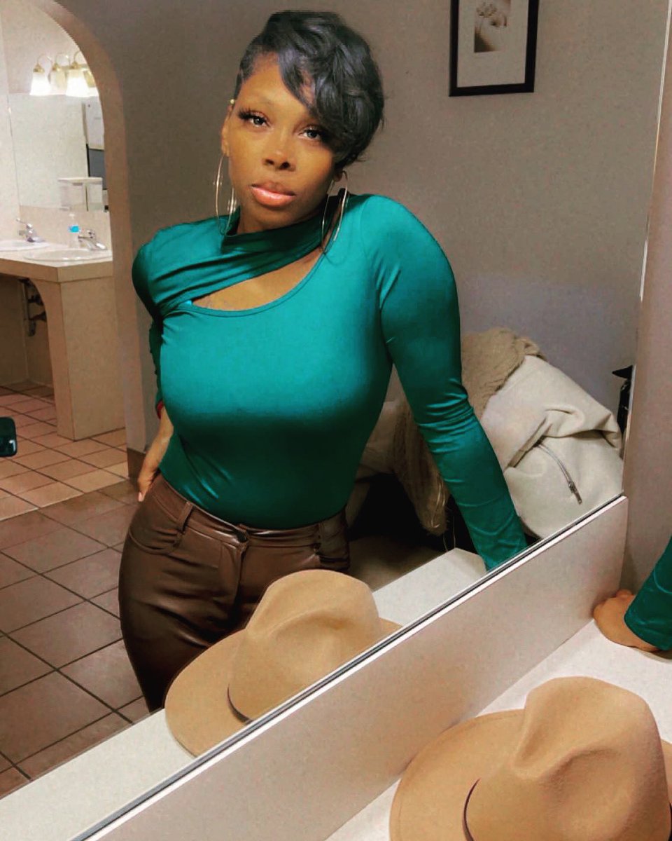 KallMeKandi_'s tweet photo. very rare . ✨ https://t.co/otoGNPbOXd
