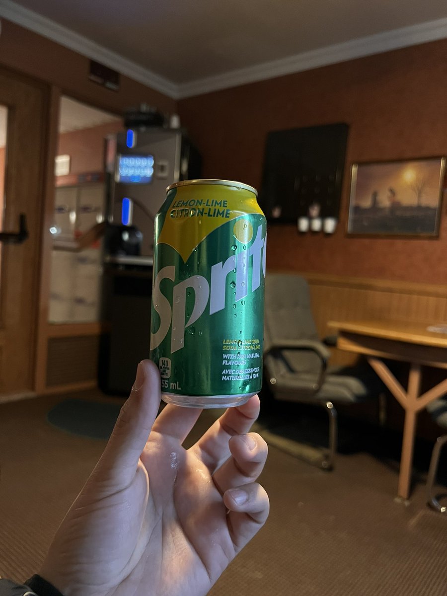EmmanuelRivi's tweet photo. If you wanna feel like home, take some @Sprite with this aesthetic look. 🇲🇽🇨🇦 https://t.co/hqKZqTKCxX