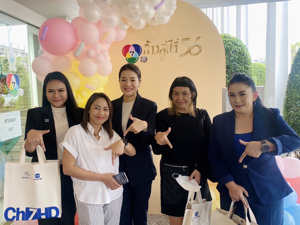 aim_theerarat's tweet photo. ทีม #โฆษกพรรคเพื่อไทย ร่วมอวยพร #ช่อง7HD ก้าวสู่ปีที่ 56 นำความสุข ความบันเทิง สาระข่าวสาร ให้ประชาชนตลอดมาและตลอดไปนะคะ ขอบคุณ บก.ข่าวฯ ขอบคุณผู้สื่อข่าว นำเสนอข่าวสารจากทาง #พรรคเพื่อไทย ขอบคุณมากค่ะ #ธีรรัตน์สําเร็จวาณิชย์ #สสอิ่ม @treechadalive @BeerChayapa https://t.co/bNatXnmpmc