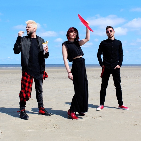 #NowPlaying Trois Vagues - Les plages de Dunkerque