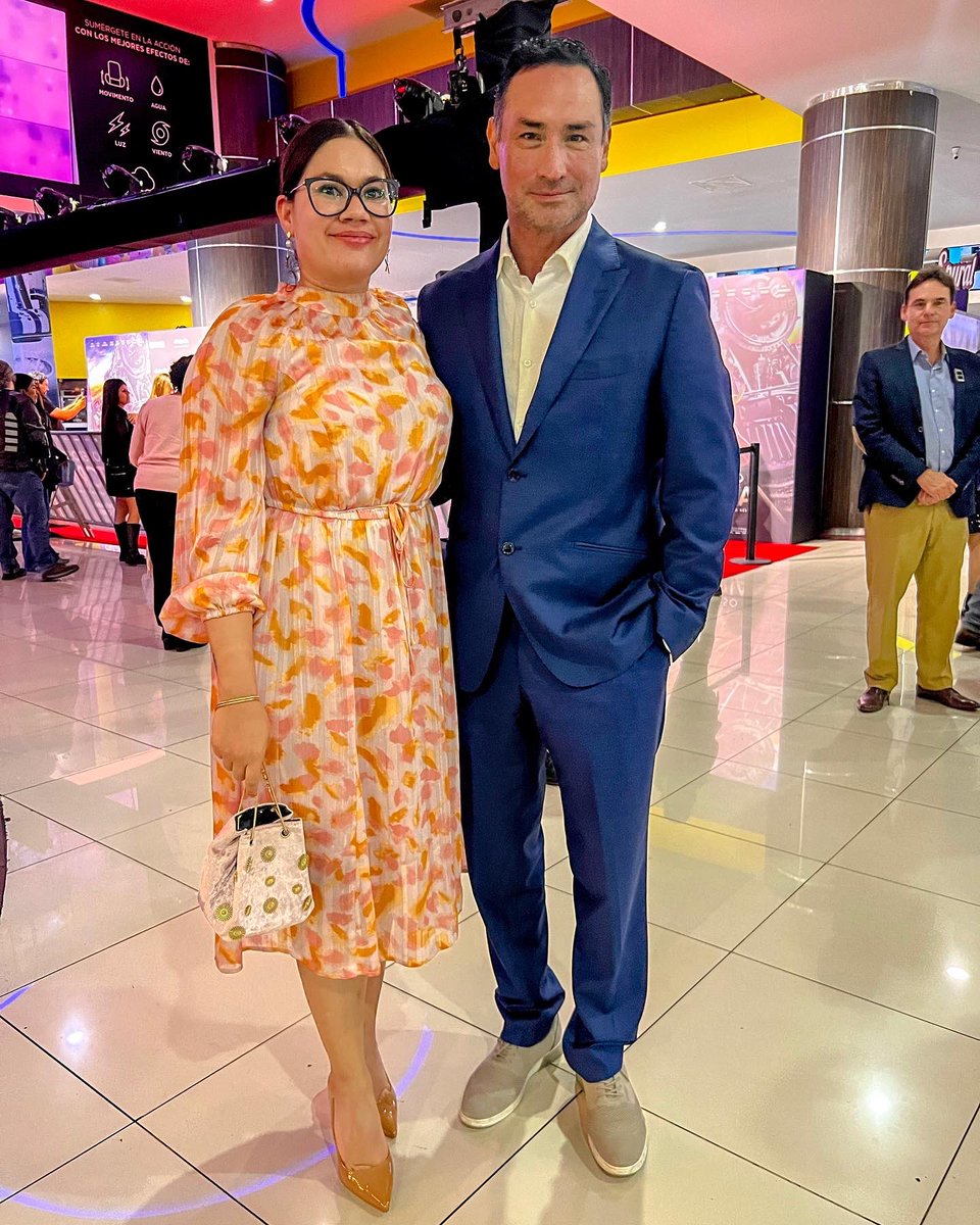 ViriEStre's tweet photo. 👏🏼¡¡Felicidades!! Raul Ramon por este filme, dando paso con el pie derecho en esta ópera prima. 🎞️ 👏🏼👏🏼👏🏼✨✨✨ #ElPoderosoVictoria gracias por la invitación en compañía de mis queridos @millenoficial https://t.co/hONKi67za4