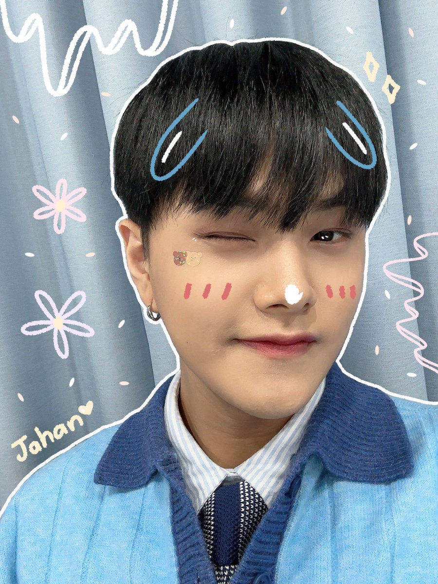 KingdomDoodle's tweet photo. yayy! our account reached 200 followers!!!
thank you guys for supporting us ❤️ i hope our doodles can bright up your days and put a smile on your faces 🥺❤️
here is jahanie doodle as a bonus for today ✨️ 
i love you guys so much 🥺❤️
-🍋

#JAHAN #자한 #KINGDOM #킹덤 https://t.co/UZyXzlTbUN