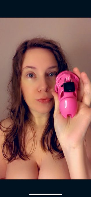 👑 Goddess Amira 👑 - It is an absolute privilege to be locked in chastity for Goddess Amira. #NoNutNovember #Keyholder https://t.co/eQKfvboztl
