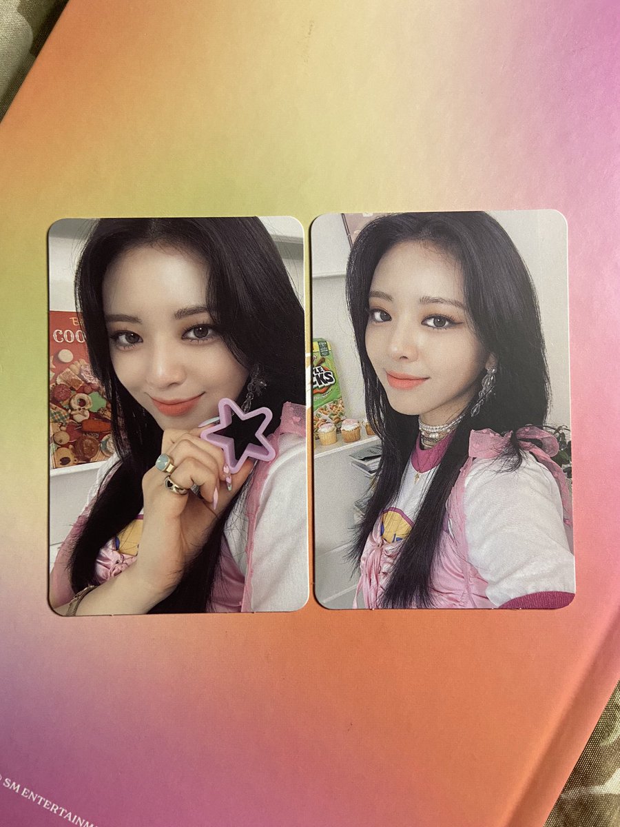 xiuchiii's tweet image. wts lfb lf itzy ph 

- assorted crazy in love photo cards 
- all clean 
- ₱100 each 

help rt 

tags yuna lia chaeryeong lollipop cookie cutter selca selfie pc cil ryujin yeji album jyp