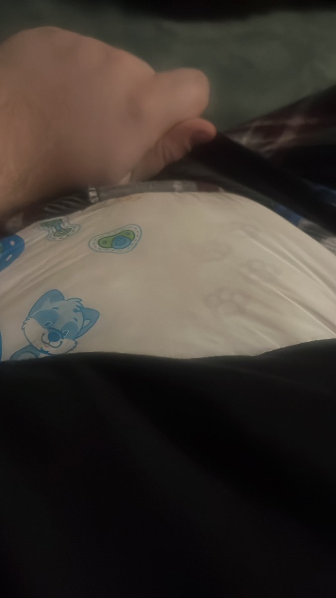 smol_catherine's tweet photo. Okay everyone should of eaten by now so I think it’s time for diaper checks, let’s line up and so you all aren’t embarrassed let miss cat go first~ https://t.co/RTUAGn1GD6