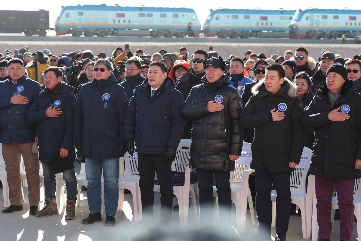 OyunerdeneMN's tweet photo. The new Zuunbayan-Khangi 227 km railway was built in just eight months through a PPP investment model.

It is our new gateway for transporting mining export products competitively to the global marketplace, built under the framework of #Mongolia's "New recovery policy"🇲🇳. https://t.co/L4Yu0kiT3R