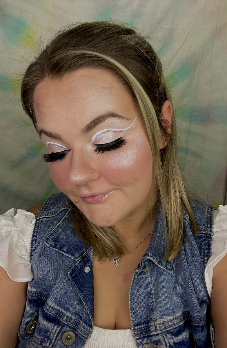 glambycat's tweet photo. The Color Series; White Out ❄️
#makeup #makeupartist
@suvabeauty @OFRACosmetics @BenefitBeauty @BuxomCosmetics @ColourPopCo @tartecosmetics @TooFaced @rarebeauty https://t.co/5FqfqyTM2g