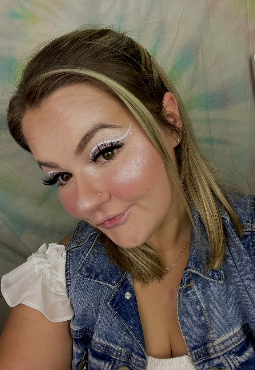 glambycat's tweet photo. The Color Series; White Out ❄️
#makeup #makeupartist
@suvabeauty @OFRACosmetics @BenefitBeauty @BuxomCosmetics @ColourPopCo @tartecosmetics @TooFaced @rarebeauty https://t.co/5FqfqyTM2g