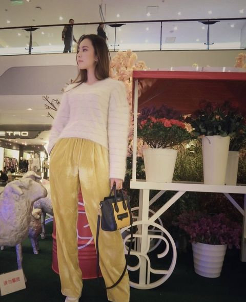 joey__joey86's tweet image. I went shopping in the square today and asked a beautiful woman to take pictures for me. I have to say that this beautiful woman has very good photography skills.😊