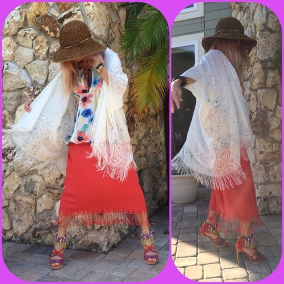 SummerzChance's tweet photo. So good I had to share! Check out all the items I'm loving on @Poshmarkapp from @Diamngirl @HopeSparkles_ #poshmark #fashion #style #shopmycloset #maxedition #lularoe #wildfox: https://t.co/pgSBKImfYz https://t.co/tC7Bymu8cX