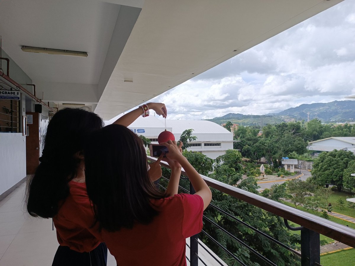 retlync's tweet photo. Another one year growth: back in college I used to join in the school pub as a photojournalist. Now, I'm a moderator in a photography club in school. ☹️💛

I love my job. I get to play different roles lol. https://t.co/YbYG7cPDUA