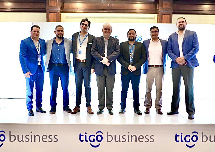 TigoHn's tweet photo. Los eventos “Digital Cloud Experience” fueron todo un éxito 🙌🏻 Presentamos la alianza #AWSTigo entre @amazonwebservices y #TigoBusiness, las soluciones de #AWSCloud y los beneficios que tendrán nuestros clientes corporativos. https://t.co/R9sutt7gLH