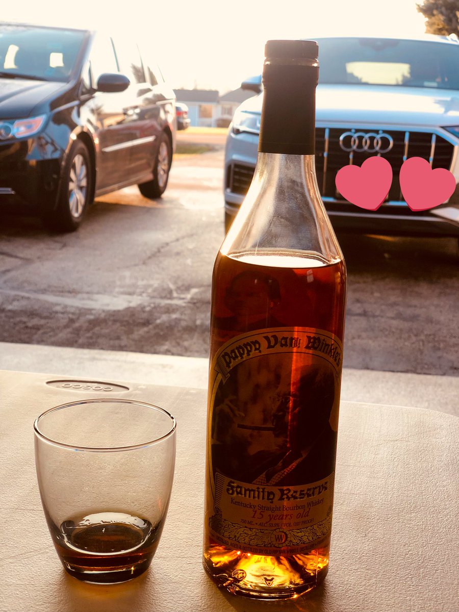 tush_patel24's tweet photo. I am thankful of so many things in life that I can’t list them all here but I am having this whiskey and I am good . Happy thanksgiving you all!! . #ThanksgivingDay #bourbon #pappyvanwinkle #pappy15 https://t.co/efqSPtxp7H