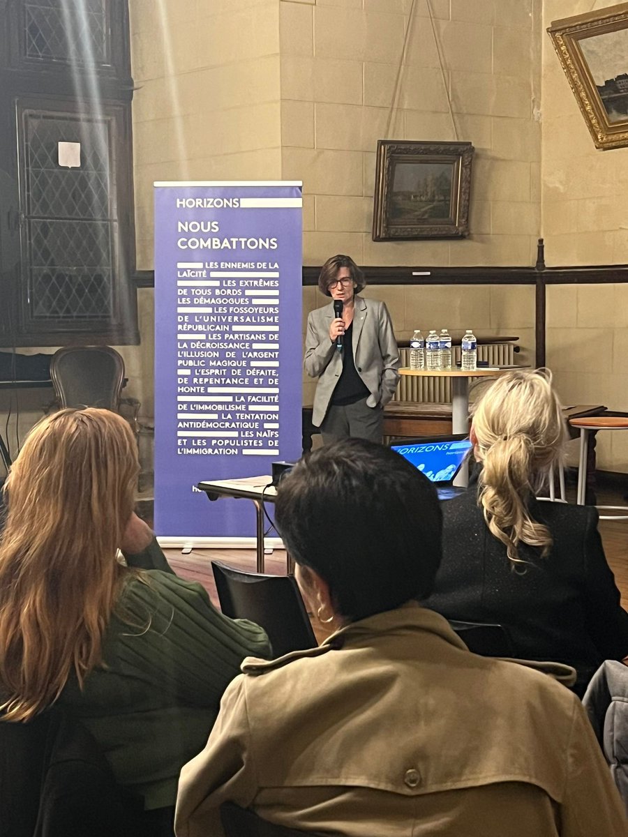 agnesfirmin's tweet photo. A @VilleClermont60 hier soir pour le lancement des comités @HorizonsLeParti de l’Oise . Un grand merci à tous pour ces échanges #constructifs. Bravo  @ophelieoise60 pour l’organisation. 
#jerejoinsHorizons https://t.co/Nxtd7imL0T